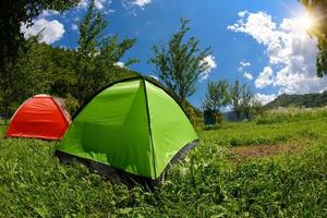 emplacement de tente de camping photo