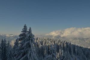 paysage de montagne d'hiver photo