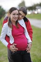 couple heureux en plein air photo