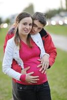 couple heureux en plein air photo