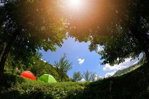 emplacement de tente de camping photo