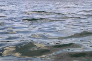 fond d'eau de mer ou d'océan, surface de l'eau. photo