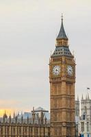 Big Ben et les chambres du Parlement à Londres photo