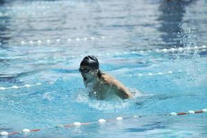 nageur en piscine photo