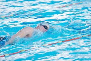 nageur en piscine photo