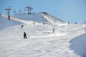 skieurs en montagne photo