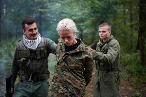 terroristes a été capturé vivant femme soldat photo