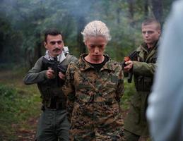 terroristes a été capturé vivant femme soldat photo