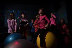 soirée disco néon pour enfants photo