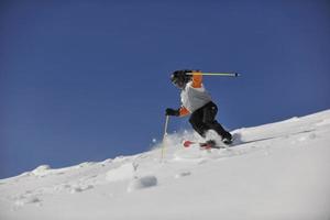 skieur en montagne photo