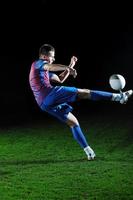 joueur de football en action photo