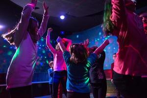 soirée disco néon pour enfants photo
