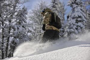 saut et ride de snowboarder freestyle photo