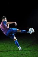 joueur de football en action photo