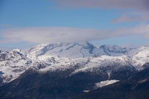 vue sur les montagnes d'hiver photo