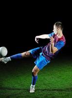 joueur de football en action photo