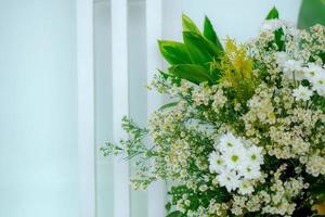 fleurs de mariage, propriété de mariage, intérieurs de mariage. décorations. fleurs. photo