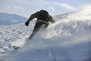 saut et ride de snowboarder freestyle photo