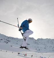 skieur en montagne photo