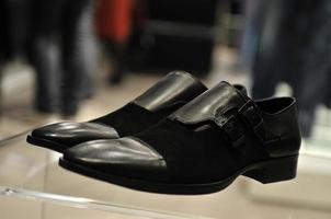 chaussures en magasin photo