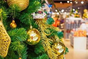 fond de sapin de noël décoré photo