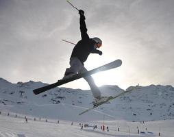 skieur en montagne photo