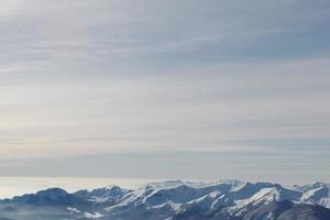 vue sur les montagnes d'hiver photo