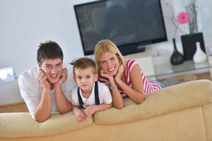 famille à la maison photo