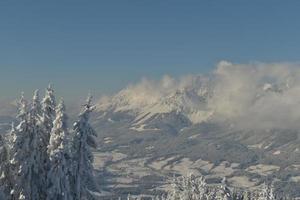 paysage de montagne d'hiver photo