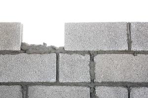 murs en maçonnerie de briques et de parpaings avec enduit photo