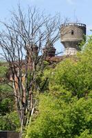 vieux château d'eau gris photo