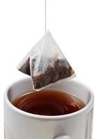 sachet de thé sur infusion de thé dans une tasse photo