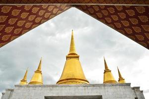 temple dans la province de phutthamonthon photo