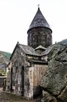 monastère médiéval geghard en arménie photo