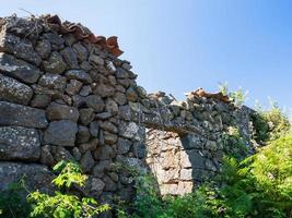 maison rurale abandonnée après l'éruption du volcan etna photo