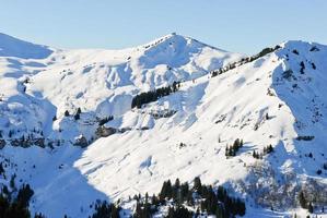 sommets enneigés des montagnes des alpes, france photo