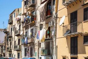 maison urbaine résidentielle dans la ville de palerme photo