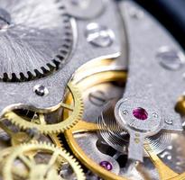 ressort et engrenages d'horlogerie se bouchent photo