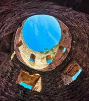 une tour médiévale d'une ancienne ruine de château photo