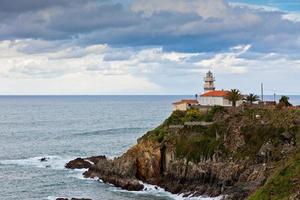 phare de cudillero, asturies, nord de l'espagne photo