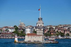 tour de la jeune fille à istanbul photo