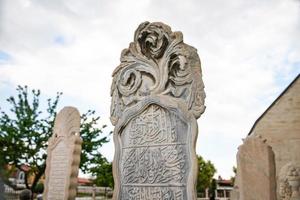 Pierre tombale au musée mevlana, konya, turkiye photo