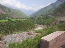 Le Pakistan est un beau pays de vallées verdoyantes, de hautes montagnes et de longs fleuves. la beauté naturelle du pakistan est fascinante. photo