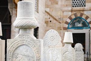 Pierre tombale au musée mevlana, konya, turkiye photo