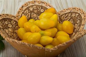 tomates cerises jaunes photo