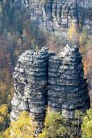 rochers de grès en vue photo