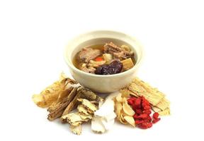 cuisine chinoise - soupe claire à base de plantes médicinales chinoises photo