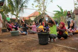 magetan, indonésie. 17 août 2022. les enfants indonésiens sont heureux de célébrer le jour de l'indépendance de l'indonésie en participant à un concours. photo