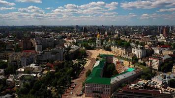 vue aérienne de la place sofia et de la place mykhailivska photo