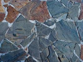la texture du mur est faite de morceaux de pierres de granit de différentes formes. photo